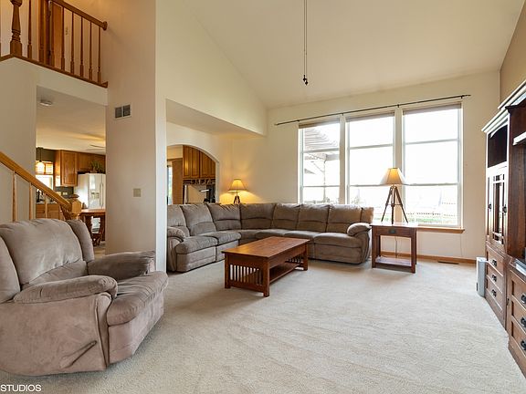 2nd image of 5401 Hidden Oaks Dr