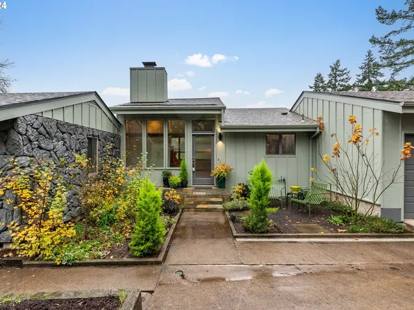 2771 Emerald St, Eugene, OR 97403
