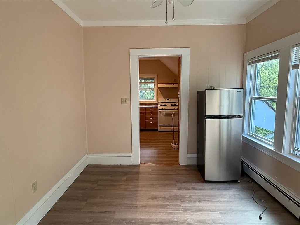 2 bed, 1.0 bath, 872 sqft, $2,100 — Photo 2