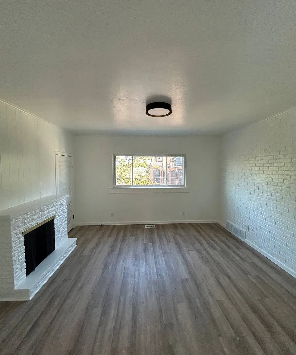 3 bed, 936 sqft, $1,900 — Photo 3