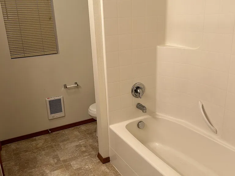 4507 N Sullivan Rd — Photo 3