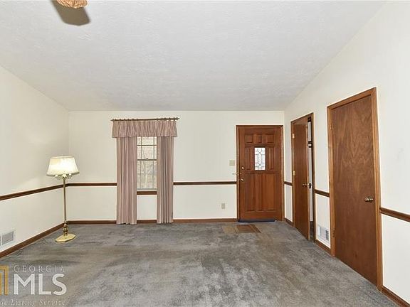 4th image of 1670 Sundale Dr