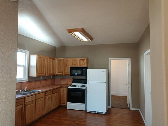 4th image of 1409 E 5th St