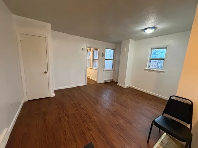 1 bed, 400 sqft, $875 — Photo 4