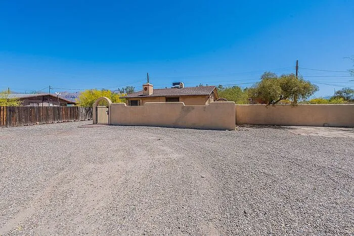 3118 N Santa Rita Ave — Photo 3