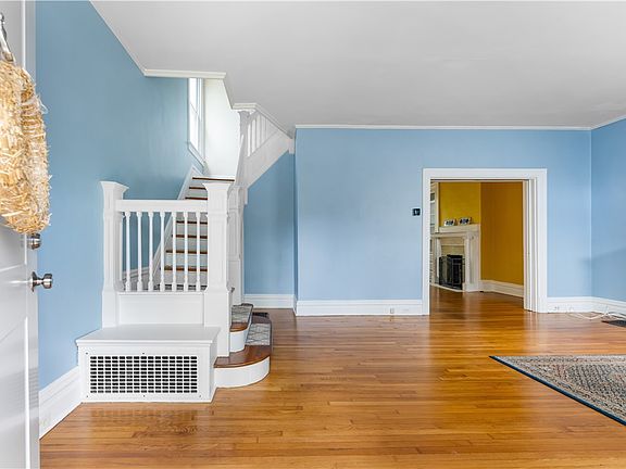 3rd image of 184 W Hutchinson Ave