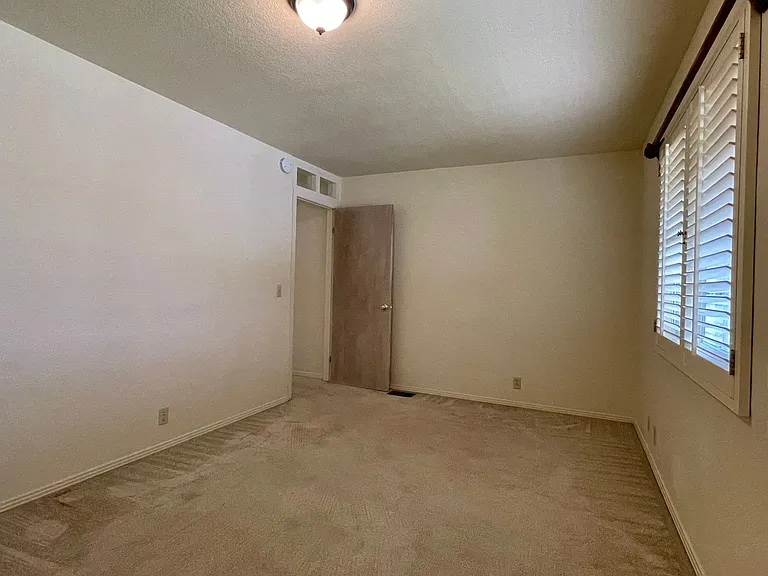 585 Bluerock Dr — Photo 13