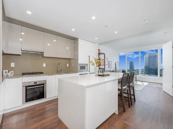 4711 Hazel St #2103, Burnaby, BC V5H
