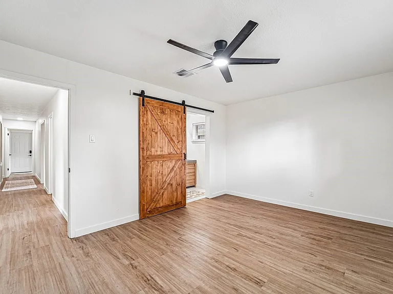 2801 Coy Dr — Photo 29