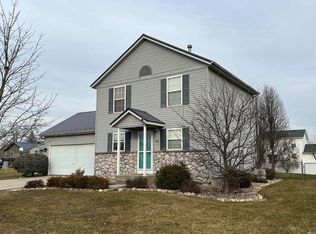 303 Pleasant Acres Dr, Nappanee, IN 46550