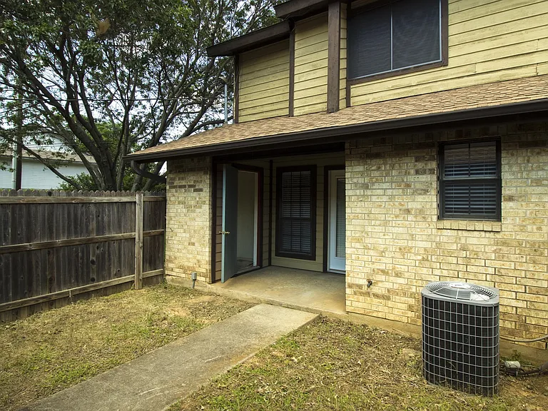 900 Kilkenny Ct #D — Photo 8