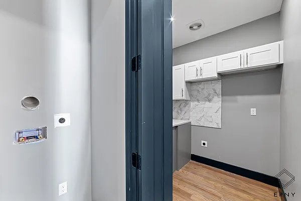 Rented by ERNY LLC | media 7