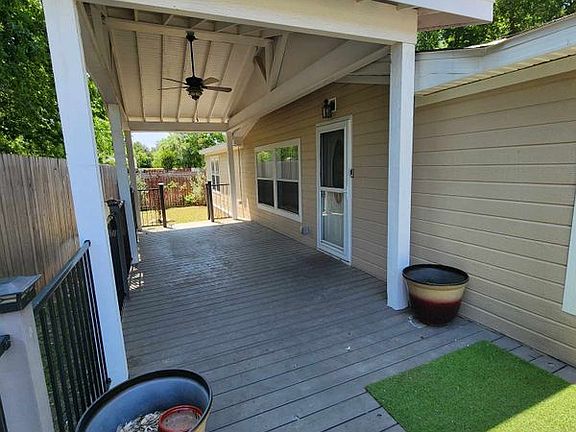 4th image of 922 Ashwood St