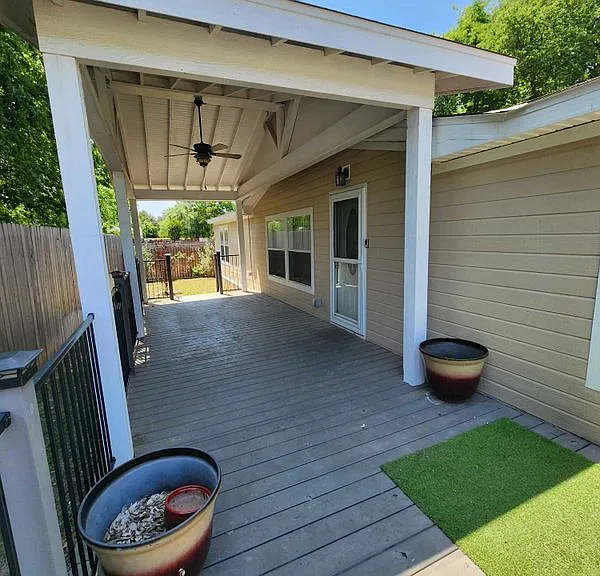 922 Ashwood St — Photo 4