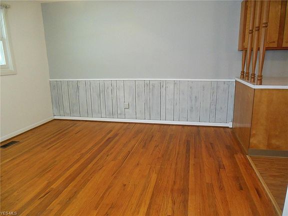 4th image of 379 Kim Dr