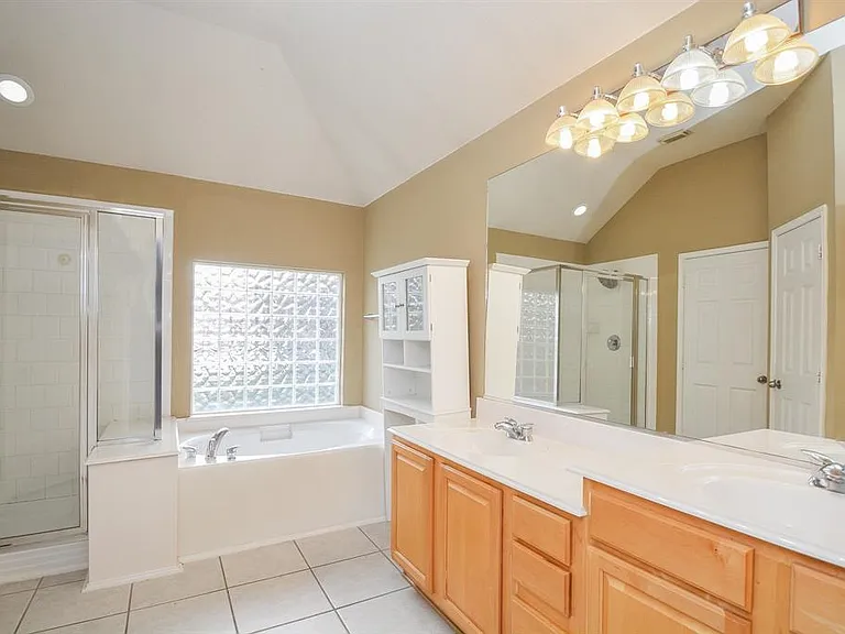 4914 Surrey Park Cir — Photo 25