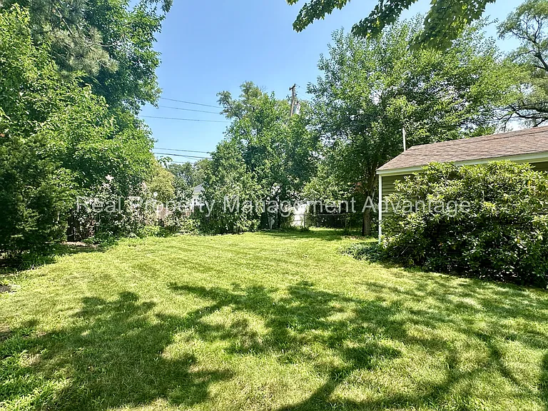 1596 Albany St — Photo 24