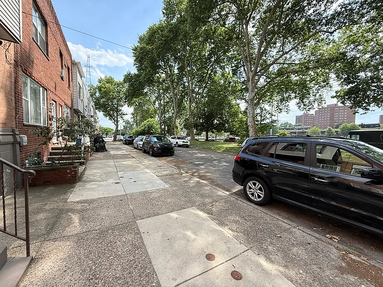 2217 S 24th St — Photo 2