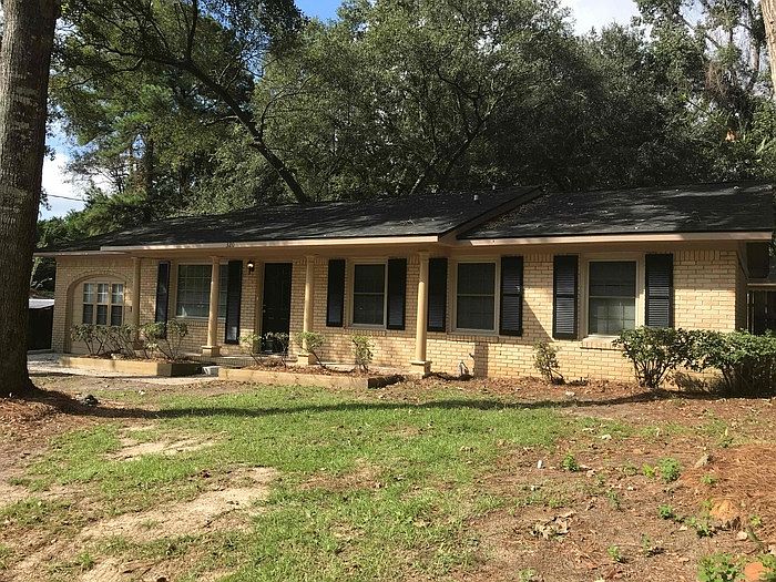 1st image of 320 Sprucewood Dr