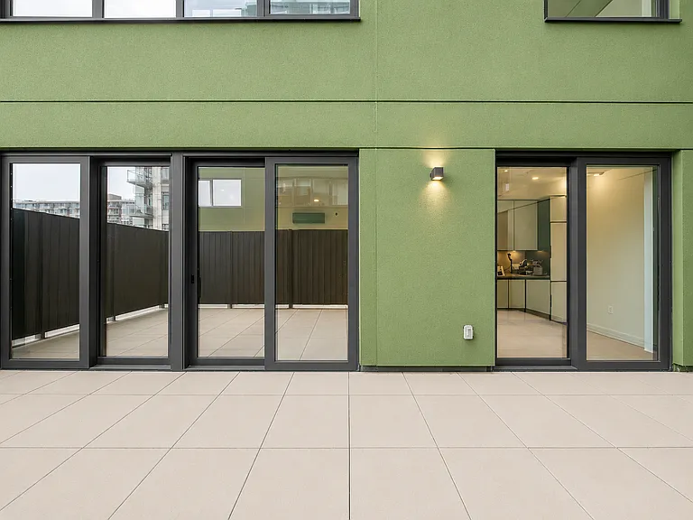 10-25 Jackson Ave #4E — Photo 3