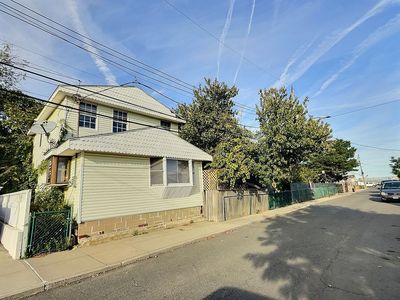 815 Walton Avenue Rd, Far Rockaway, NY, 11693