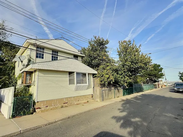 815 Walton Avenue Rd, Far Rockaway, NY 11693