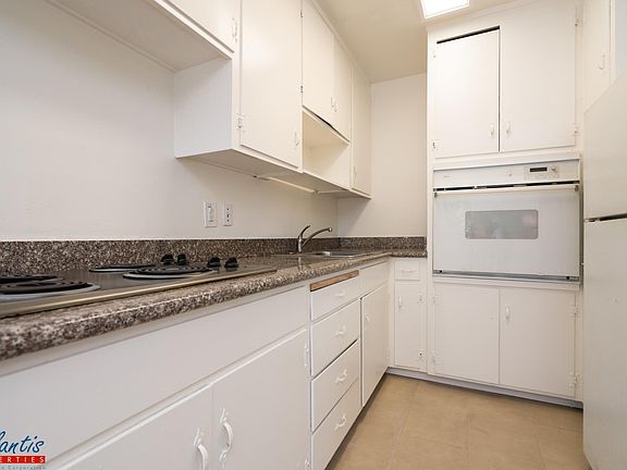 3rd image of 1088 Roewill Dr #2
