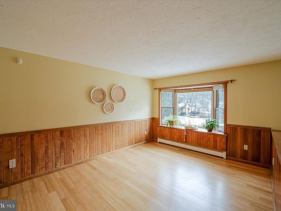 3rd image of 633 W Hillside Ave
