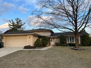 1115 Oakwood Dr, Westmont, IL 60559