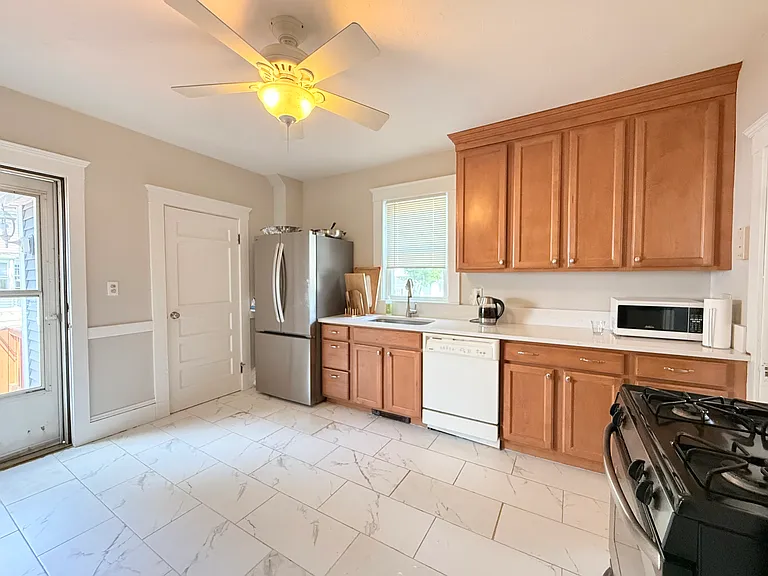 62 Plimpton Ave — Photo 14