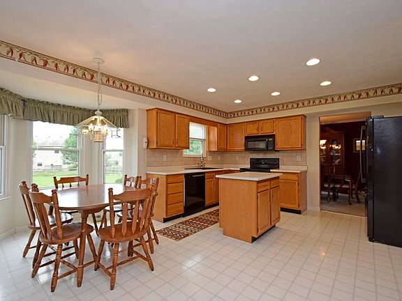3rd image of 6735 Woodsedge Dr