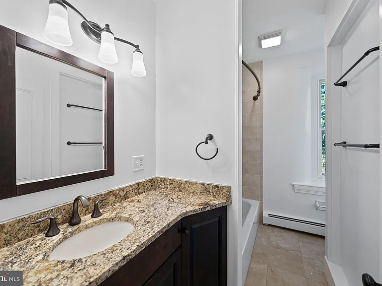 1025 N Chatham Rd — Photo 22