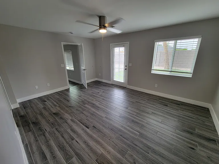 535 W 15th St — Photo 6