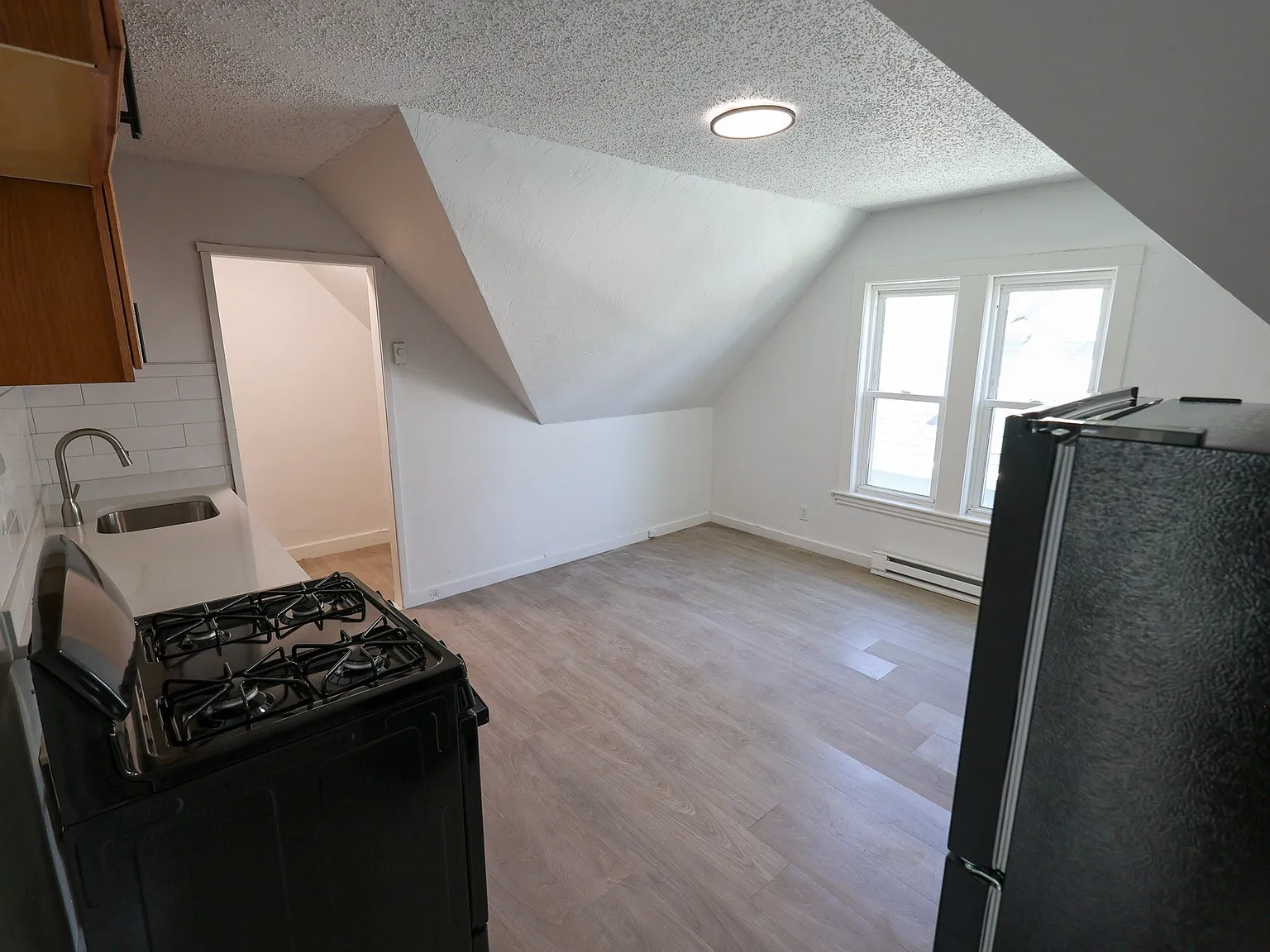 2 bed, 1.0 bath, 950 sqft, $2,500 — Photo 2