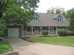 6 Westwood Rd, Lawrence, KS 66044