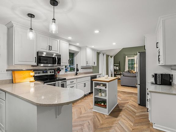 5th image of 2 Chapman Way