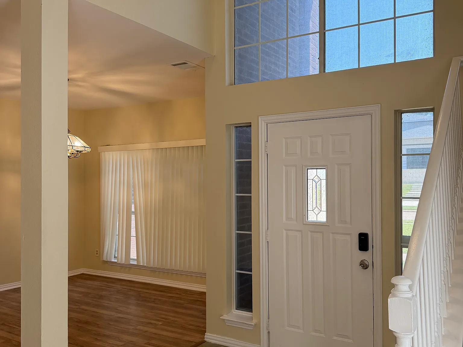 3 bed, 2.5 bath, 2290 sqft, $2,700 — Photo 4