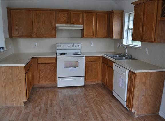 3rd image of 1520 Vancouver Dr