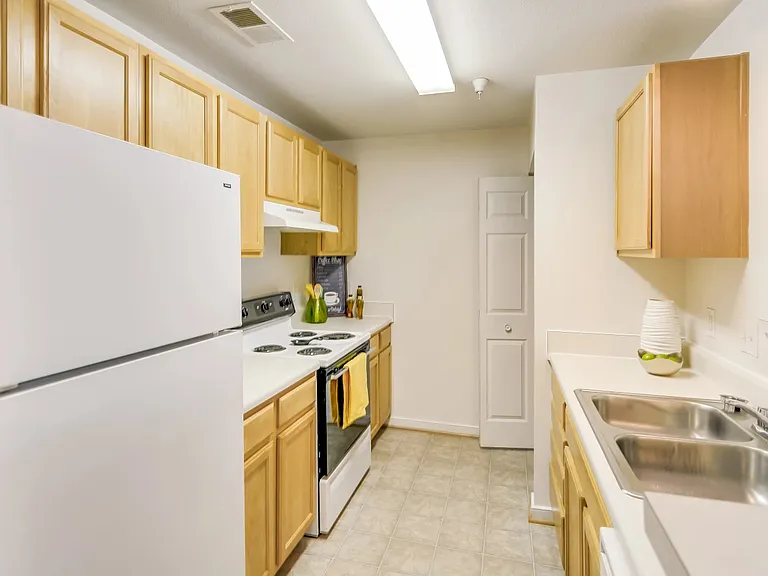 Creekpointe Apartments — Photo 1