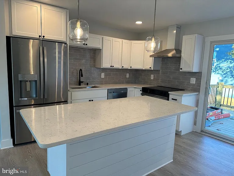 119 W Earleigh Heights Rd — Photo 2