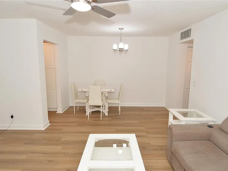 4700 Cove Cir #107 — Photo 12