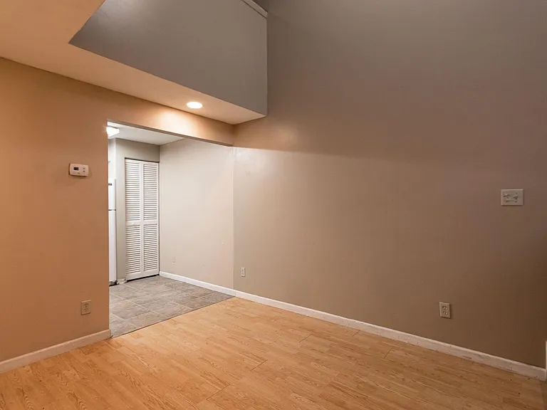 214 Wall St — Photo 16
