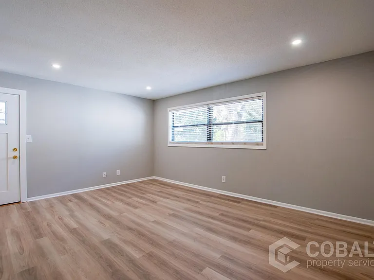 886 Saint Charles Ave NE #2 — Photo 7