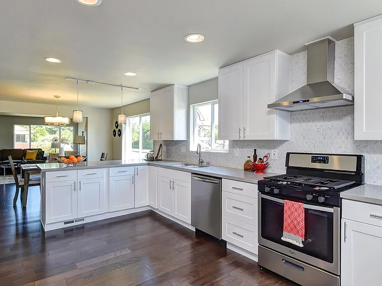3827 S Angel Pl — Photo 9