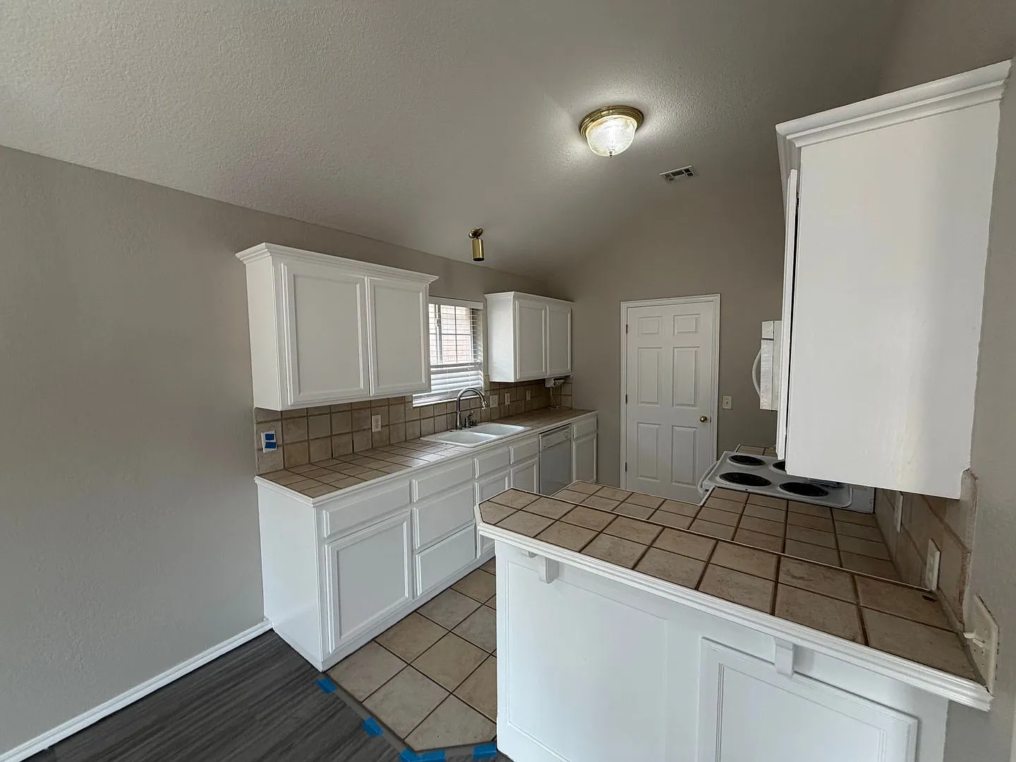 Charming 3 Bed 2 Bath Home in Del City — Photo 4
