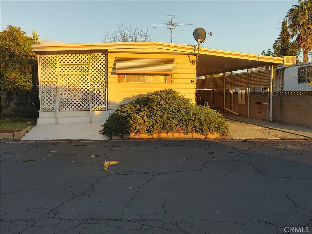 2 bed, 890 sqft, $1,700 — Photo 2