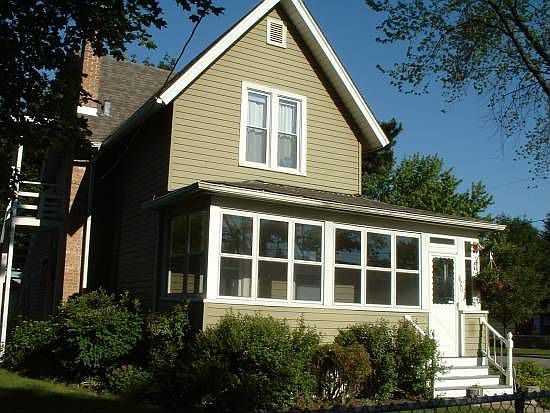 Beautiful peaked victorian with great yard