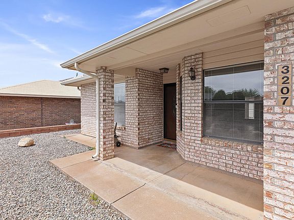 3rd image of 3207 Sunny Cir
