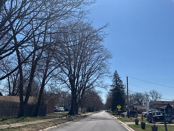 5th image of 129 Cedarwood Ave