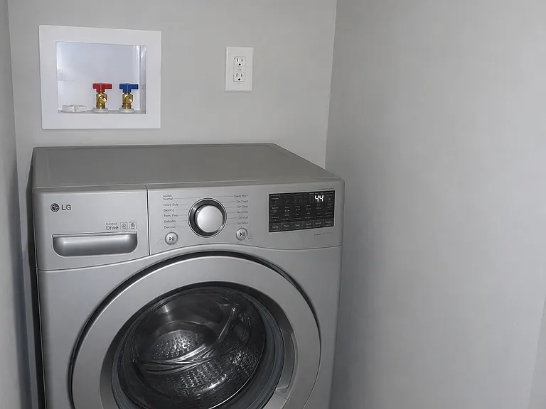 305 Linden Ln — Photo 11